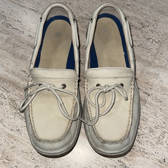 WEST MARINE Cream 1-Eye Performance Boat Mocs in size 8 Pre owned condition. - Picture 3 of 11